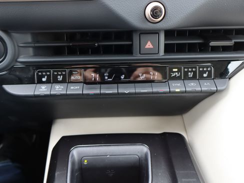 Used 2024 Toyota Crown Limited image 28