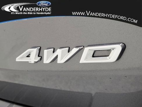 Used 2022 Ford Explorer XLT image 7