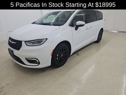 Used 2023 Chrysler Pacifica Touring-L