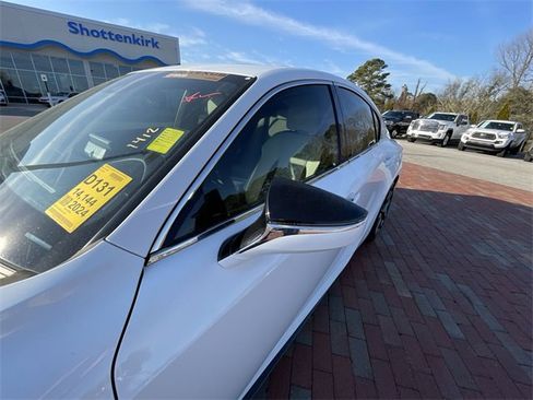 Used 2024 Lexus IS 300 F Sport image 10