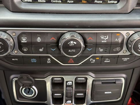 Used 2021 Jeep Wrangler Unlimited Sahara w/ Cold Weather Group image 16