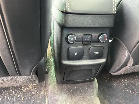 Used 2017 Ford Explorer Platinum AWD/4WD image 28