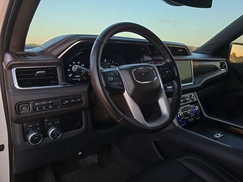 Used 2024 GMC Yukon Denali image 17