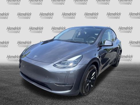 Used 2023 Tesla Model Y AWD image 11