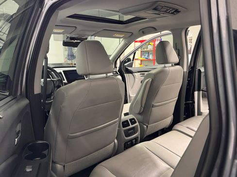 Used 2017 Honda Pilot Touring image 17