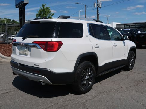 Used 2018 GMC Acadia SLT AWD/4WD image 10