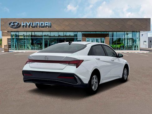 New 2026 Hyundai Elantra SE FWD image 7