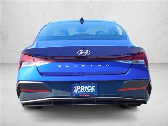 Used 2024 Hyundai Elantra SEL FWD image 12