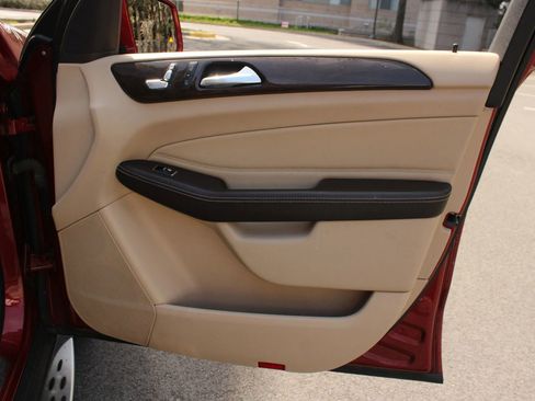 Used 2016 Mercedes-Benz GLE 350 w/ Premium Package image 27