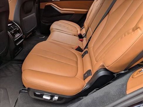 Used 2022 BMW X7 xDrive40i w/ M Sport Package AWD/4WD image 17