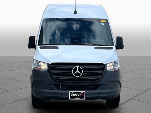 Used 2025 Mercedes-Benz Sprinter 2500 image 4