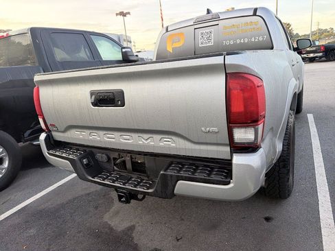 Used 2022 Toyota Tacoma SR5 w/ Technology Package RWD image 6