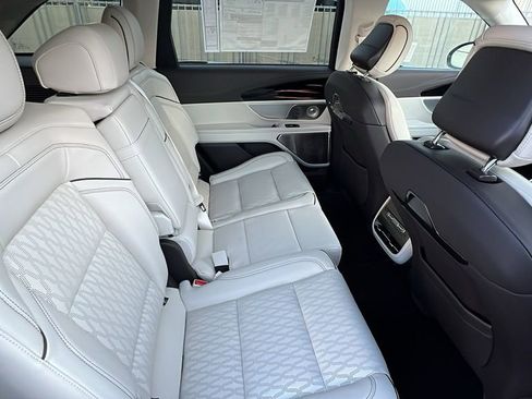 New 2026 Lincoln Nautilus Black Label w/ Jet Appearance Package image 10