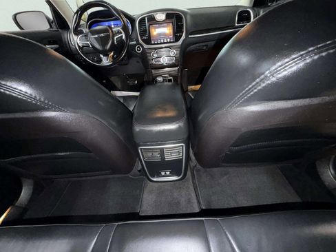 Used 2015 Chrysler 300 Limited image 23