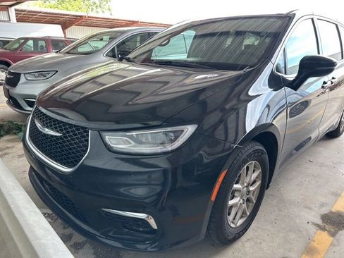 Used 2024 Chrysler Pacifica Touring-L FWD image 13