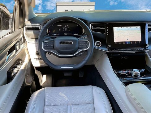 Used 2024 Jeep Wagoneer Series II w/ Flexible Seating Group image 5