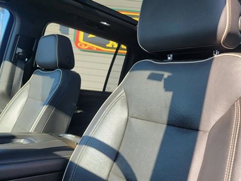 Used 2021 Chevrolet Suburban Premier w/ Premium Package image 22