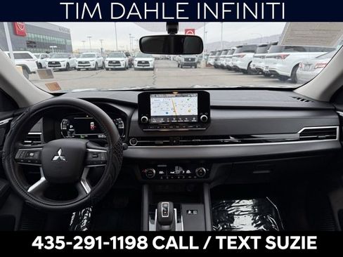 Used 2024 Mitsubishi Outlander SE image 2