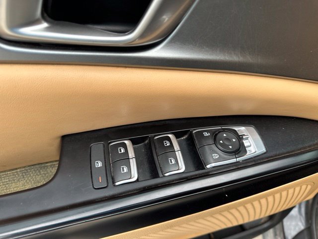 Used 2023 Kia Carnival LX FWD image 4