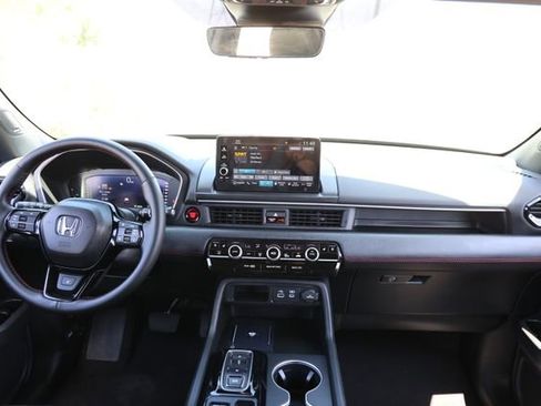 Certified 2025 Honda Pilot Black Edition image 11