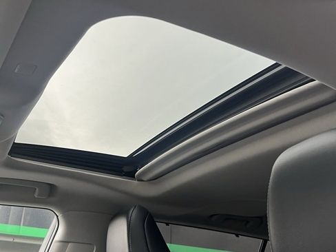 Used 2021 Toyota Highlander Limited image 14