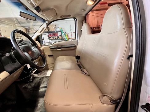 Used 2005 Ford F350 2WD Regular Cab Super Duty image 13