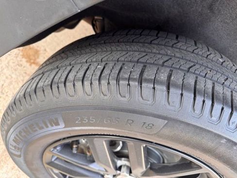 Used 2018 GMC Acadia SLT image 30