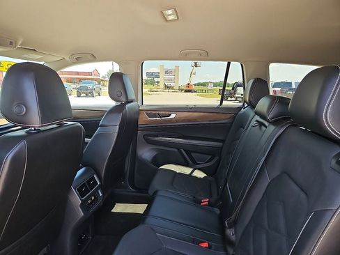 Used 2024 Volkswagen Atlas SE FWD image 16