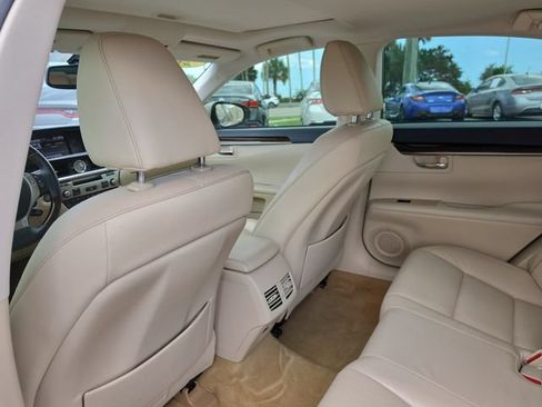 Used 2013 Lexus ES 350 w/ Luxury Pkg FWD image 11