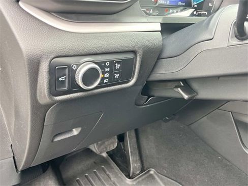 Used 2023 Ford Explorer XLT image 31