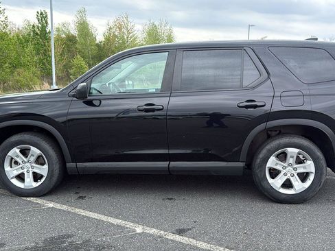 Used 2023 Honda Pilot LX image 12