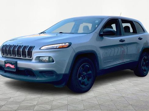 Used 2017 Jeep Cherokee Sport image 3