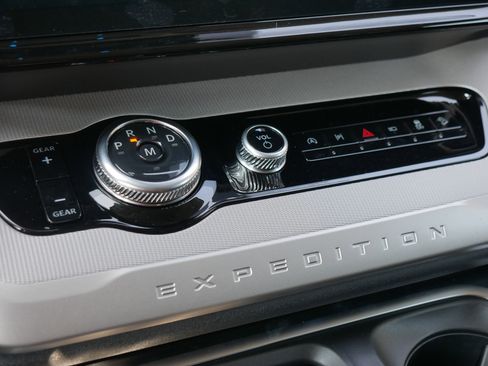 New 2025 Ford Expedition Active image 15