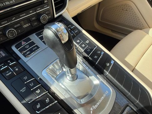 Used 2016 Porsche Panamera Turbo image 25