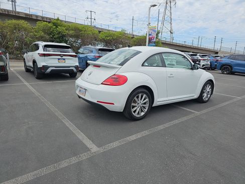 Used 2015 Volkswagen Beetle TDI FWD image 5