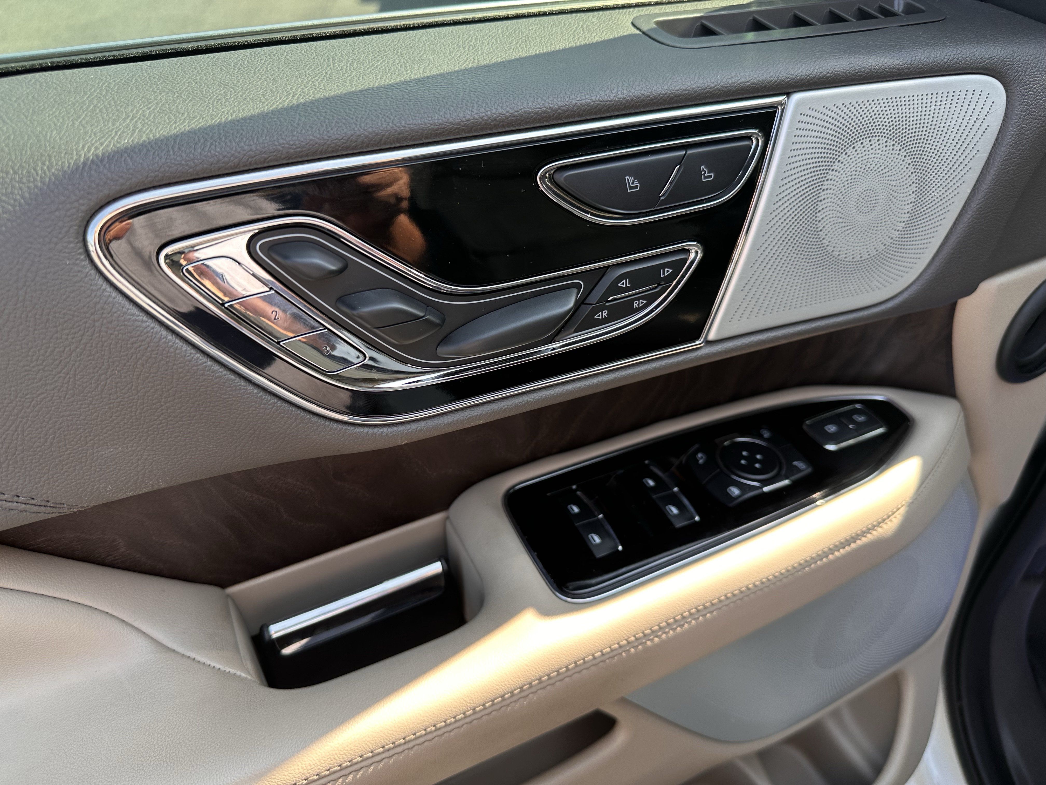 Used 2024 Lincoln Navigator L Reserve AWD/4WD image 20