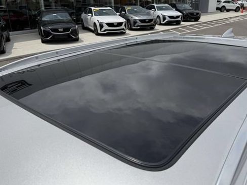 Used 2020 Cadillac XT5 Premium Luxury w/ LPO, Floor Liner Package AWD/4WD image 14