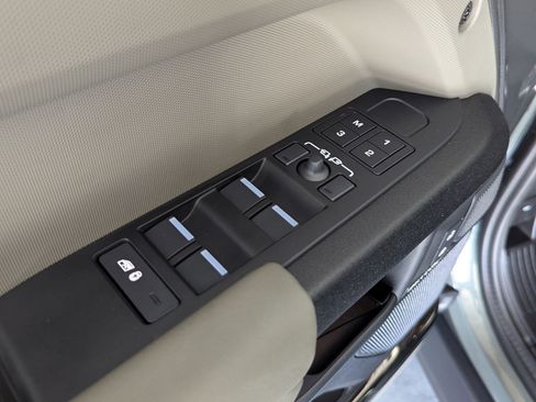 Certified 2025 Land Rover Defender 110 image 12