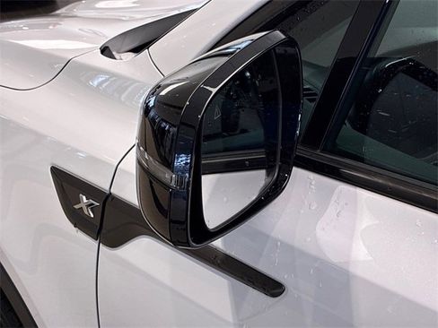 Used 2023 Kia Sorento S image 11