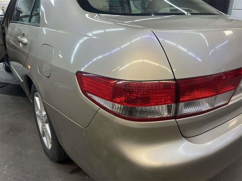 Used 2004 Honda Accord EX image 12