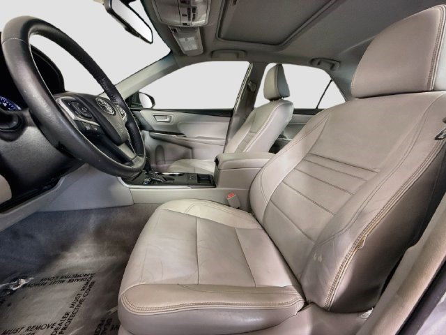 Used 2017 Toyota Camry XLE w/ Moonroof Package FWD image 21