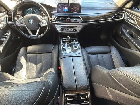 Used 2016 BMW 740i image 28