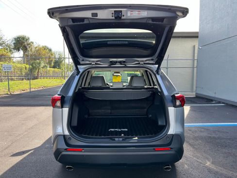 Used 2022 Toyota RAV4 XLE Premium image 20