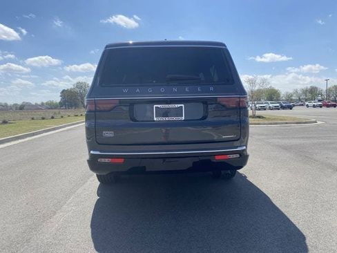 Used 2024 Jeep Wagoneer L Series II image 4