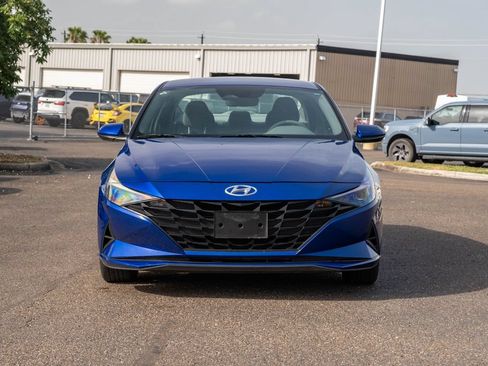 Used 2023 Hyundai Elantra SEL FWD image 2