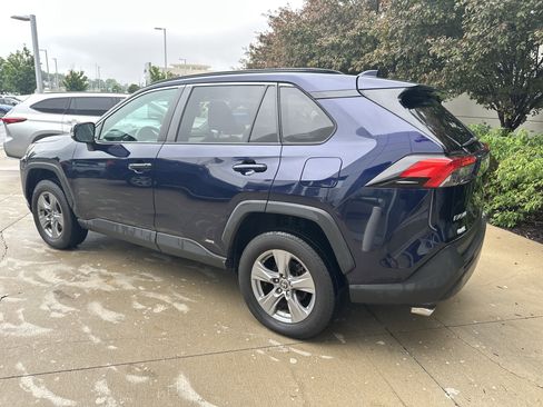 Used 2022 Toyota RAV4 XLE AWD/4WD image 7