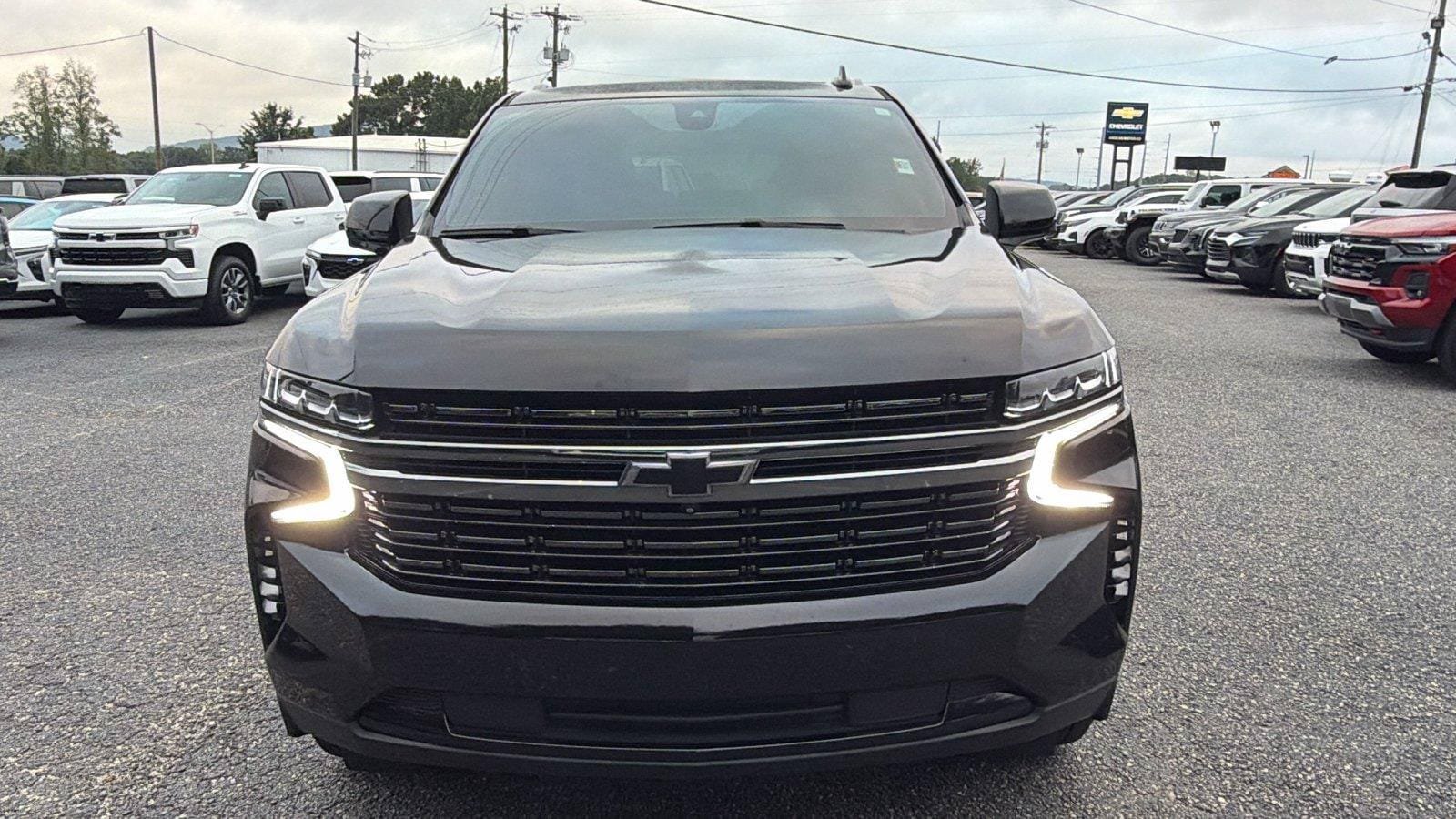 Used 2022 Chevrolet Tahoe RST w/ Luxury Package AWD/4WD image 2