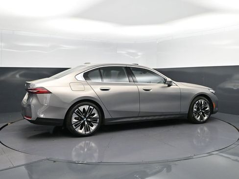 Certified 2026 BMW 530i image 8