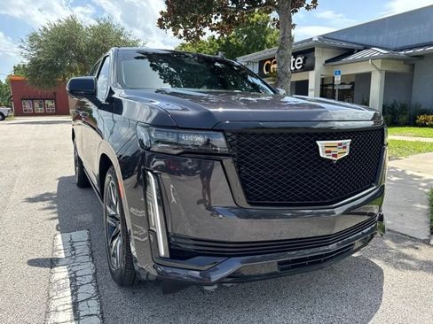 Used 2022 Cadillac Escalade Sport Platinum AWD/4WD image 2
