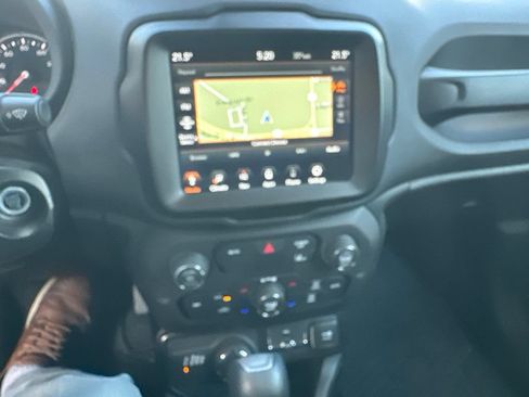 Used 2023 Jeep Renegade Altitude AWD/4WD image 8